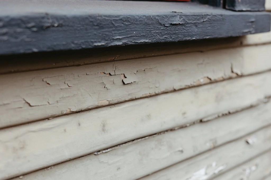 Using high-pressure cleaning on lead paint can create health and environmental hazards.