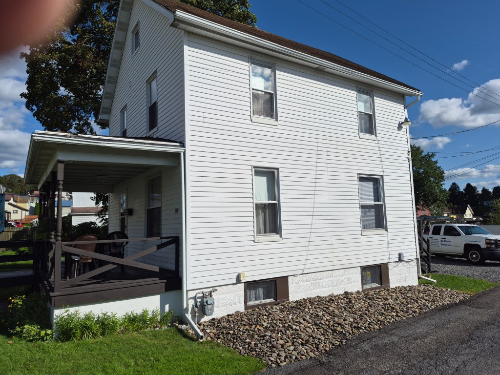 A Pittsburgh-area home with white vinyl siding after a house washing service by So Clean Solutions.